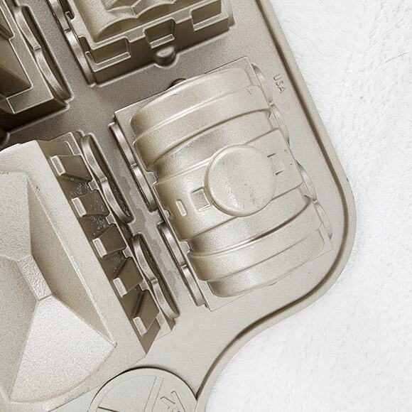 Nordic Ware Train Cake Pan Williams Sonoma Gold. 5 Cups. Made in the USA EUC - Picture 10 of 11